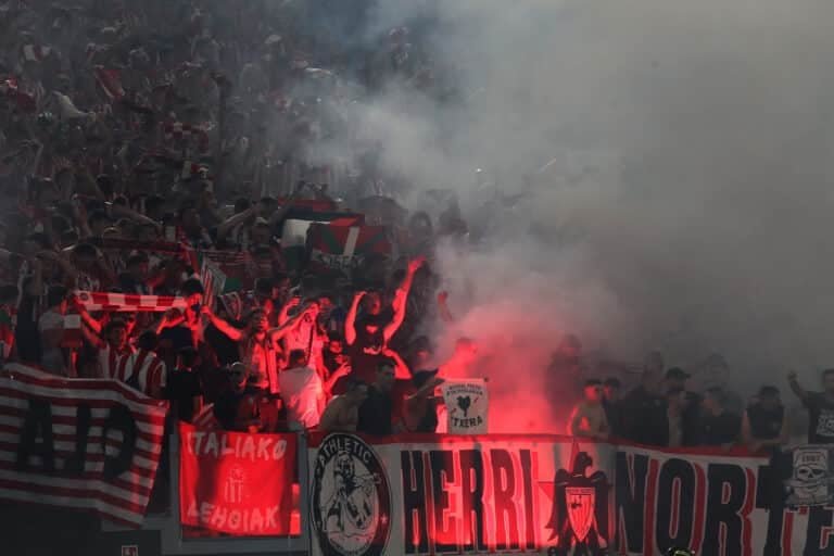 Violence dans les Stades : Incident Déconcertant entre Supporters de l'AS Roma et d'Athletic Bilbao