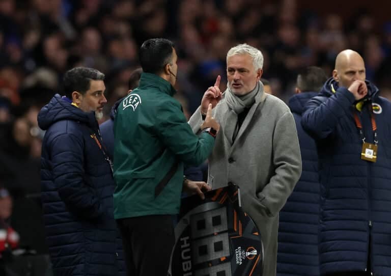 José Mourinho Explose de Colère : L'Élimination de Fenerbahce en Ligue Europa Fait Scandale