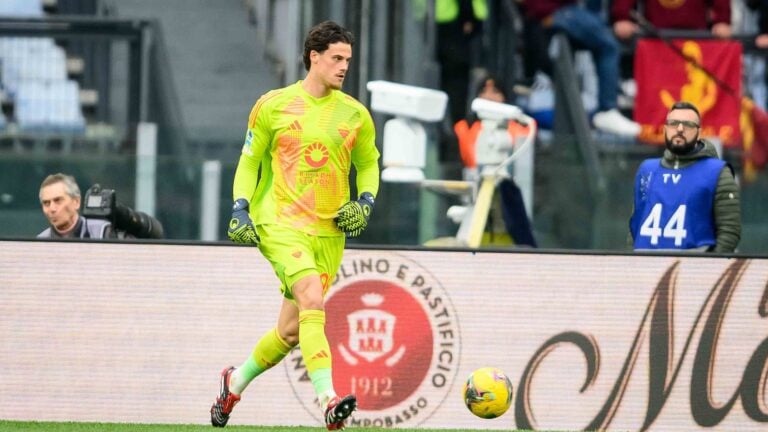 Mile Svilar : Le Gardien d'Acier qui Porte l'AS Roma Vers la Victoire