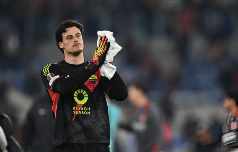 Mile Svilar : Le Gardien de l'AS Roma qui Captive les Cœurs des Supporters