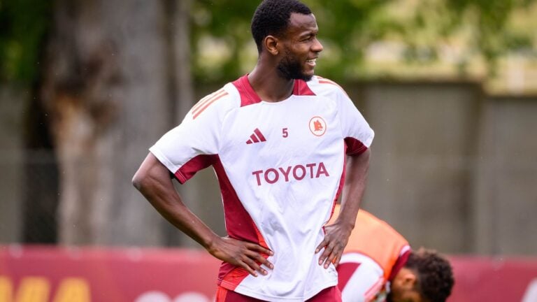 Galatasaray et Evan Ndicka : Le Mercato s'Embrase autour d'un Talenteux Défenseur