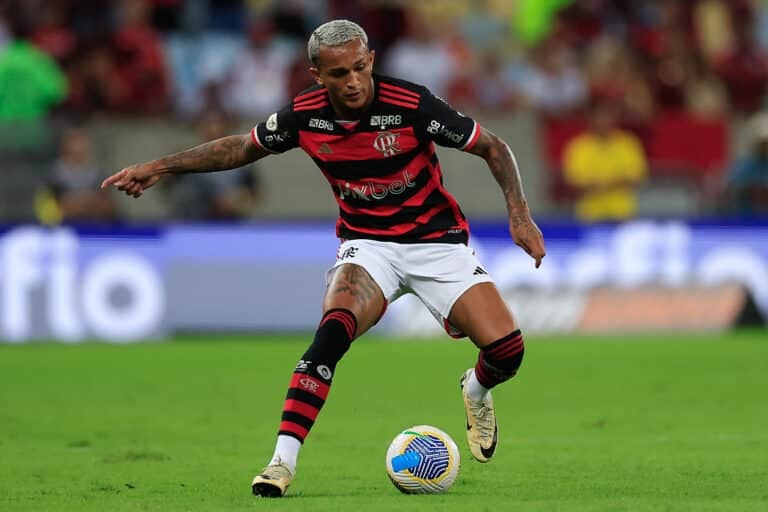 Wesley : Le Latéral Droit de Flamengo Prêt à Briller à la Roma